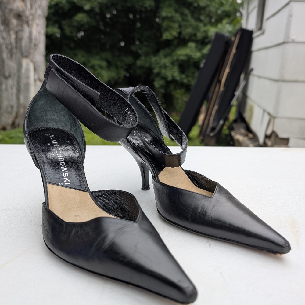 Alain Todowski Strap Back Pump